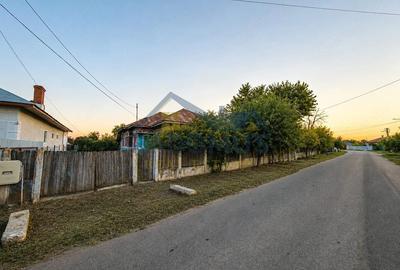 Casă cu 4 camere cu Teren 678 Mp în Poienarii-Rali