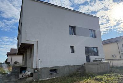 Duplex cu 4 camere cu Canalizare în Central - 5