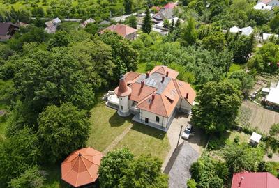 Casă individuală cu 10 camere cu Canalizare în Ultracentral - 1