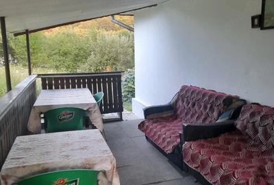 Casă cu 4 camere cu Teren 3500 Mp în Blahnița de Sus
