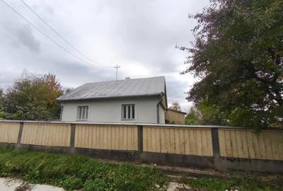 Casă cu 2 camere cu Teren 3000 Mp în Pădureni