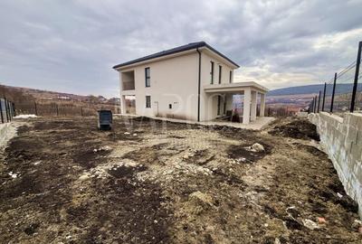 Casă individuală cu 4 camere cu Garaj în Chinteni - 1