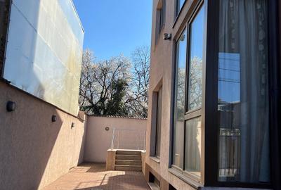 Casă individuală cu 8 camere cu Teren 226 Mp în Central - 2