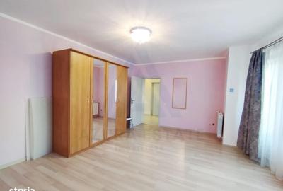 Casă cu 4 camere cu Teren 500 Mp în Central