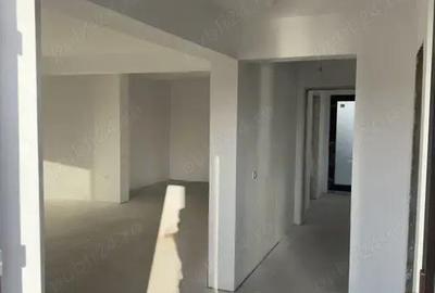 Casă cu 7 camere cu Teren 375 Mp în Central - 2