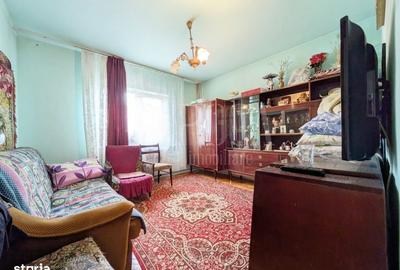 Apartament cu 3 camere decomandat în Iosia