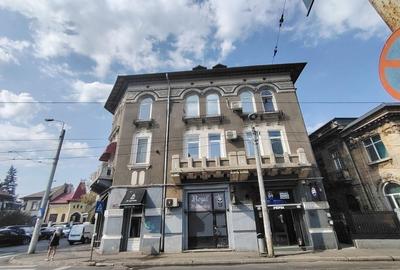 Apartament cu 4 camere decomandat în Calea Călărașilor
