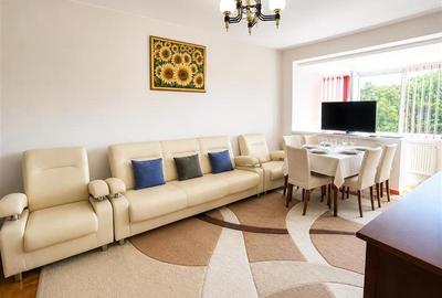 Apartament cu 3 camere decomandat în Libertății