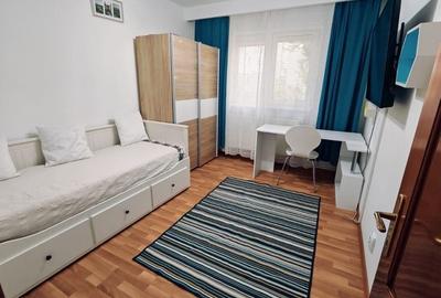Apartament cu 3 camere decomandat în Exterior Vest