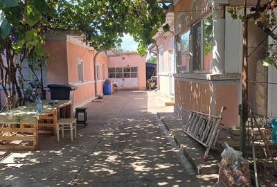 Casă cu 6 camere cu Teren 714 Mp în Săbăreni - 1