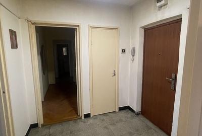 Apartament cu 3 camere în Aleea Carpați
