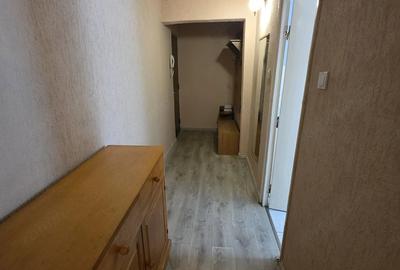 Apartament cu 2 camere semidecomandat în Girocului