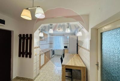 Apartament cu 3 camere decomandat, mobilat în Tractorul - 4