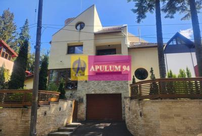 Casă individuală cu 9 camere cu Canalizare în Cioplea