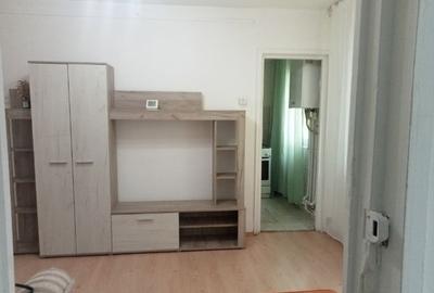 Apartament cu 3 camere semidecomandat în Copou - 1