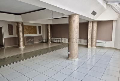 Spațiu comercial, de 209.19999694824 mp, în Centru Civic - 4