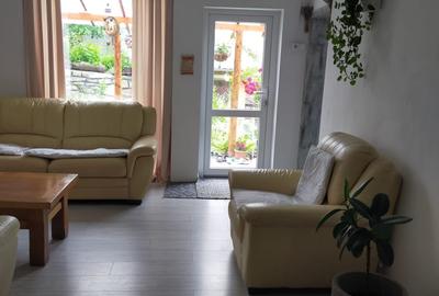 Casă cu 4 camere în Bica
