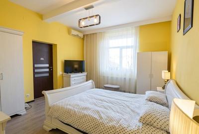 Apartament cu 3 camere semidecomandat în Grivița