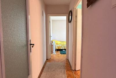 Apartament cu 3 camere semidecomandat în Cetății