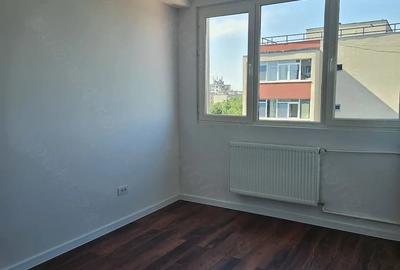 Apartament cu 3 camere semidecomandat în Progresul - 5