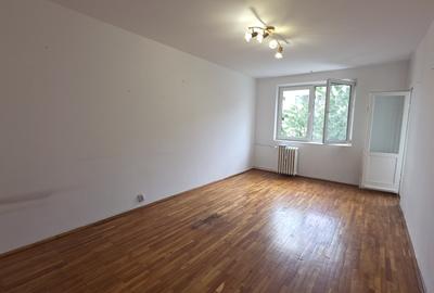 Apartament cu 2 camere decomandat în Basarabia