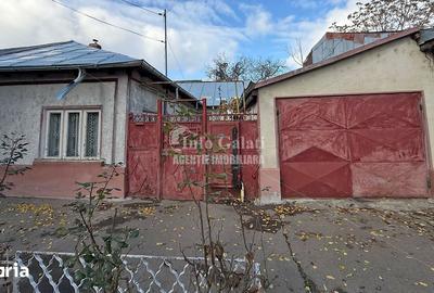 Casă cu 2 camere cu Canalizare în Central