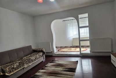 Apartament cu 3 camere nedecomandat în Central - 1