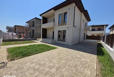 Casă cu 5 camere cu Teren 324 Mp în Dobroești