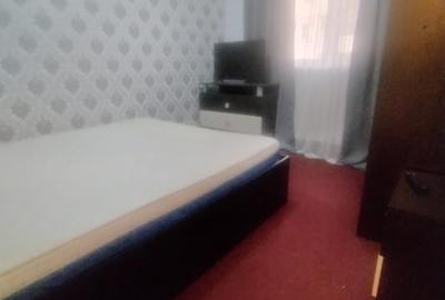 Apartament cu 2 camere semidecomandat, mobilat în Vălenii de Munte