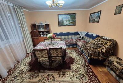 Casă cu 4 camere în Poiana Mărului