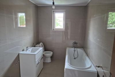 Casă cu 4 camere în Central - 1