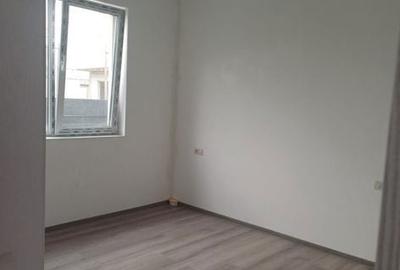 Casă cu 4 camere cu Teren 240 Mp în Central - 1