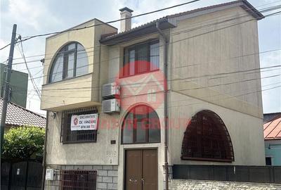 Casă cu 8 camere cu Canalizare în Tomis I - 3