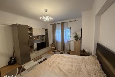 Apartament cu 3 camere semidecomandat în Gara de Nord
