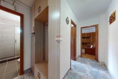 Apartament cu 2 camere decomandat în Noua