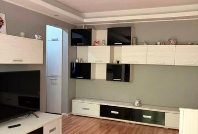 Apartament cu 2 camere semidecomandat, mobilat în Dacia