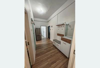 Apartament cu 3 camere semidecomandat în Ultracentral