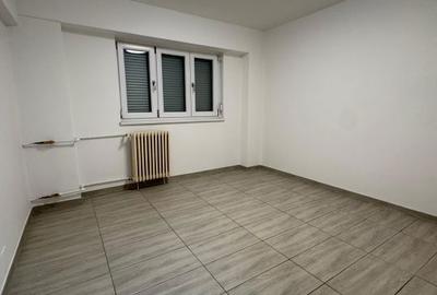 Apartament cu 3 camere semidecomandat în Vatra Luminoasă