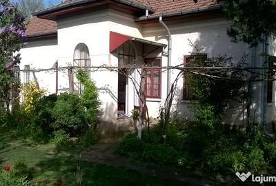 Casă cu 4 camere în Giubega
