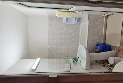 Apartament cu 2 camere decomandat în CET - 10