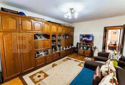 Apartament cu 2 camere decomandat, mobilat în Tudor