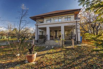 Casă cu 6 camere cu Teren 567 Mp în Central