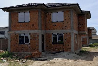 Casă cu 4 camere în Central