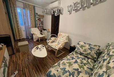 Apartament cu 3 camere semidecomandat în Craiovița Nouă