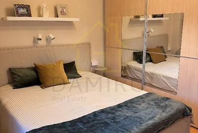 Apartament cu 3 camere semidecomandat în Tineretului