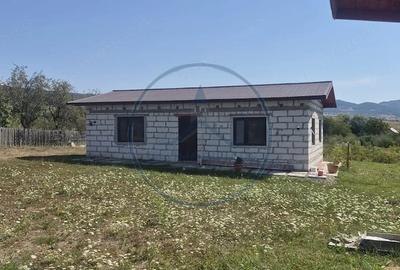 Casă cu Teren 1500 Mp în Dumitra
