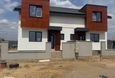 Casă cu 4 camere cu Teren 260 Mp în Central - 1