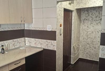 Apartament cu 3 camere semidecomandat în Calea Severinului