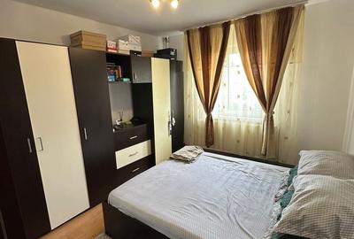 Apartament cu 3 camere semidecomandat în Calea București
