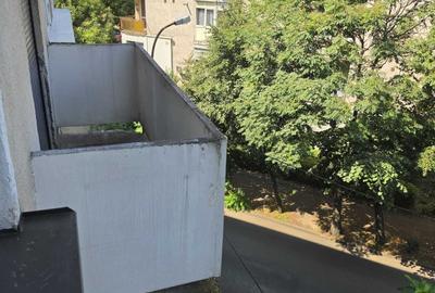 Apartament cu 3 camere decomandat în Micro 16
